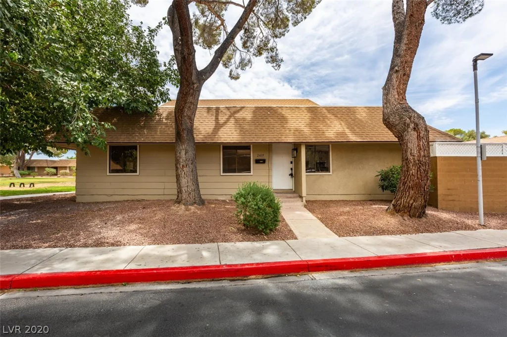 2439 Paradise Village, Las Vegas, NV 89120