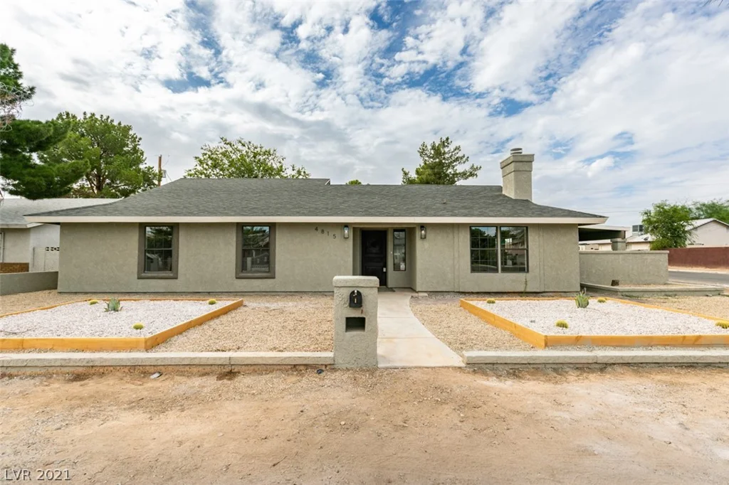 4815 Chicago, Las Vegas, NV 89104