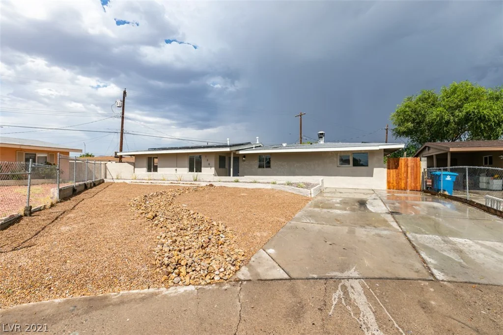 1302 Arrowhead, Las Vegas, NV 89106
