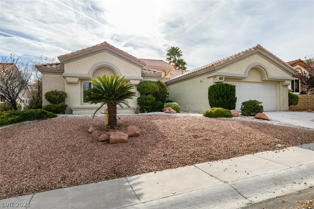 10005 Woodhouse, Las Vegas, NV 89134