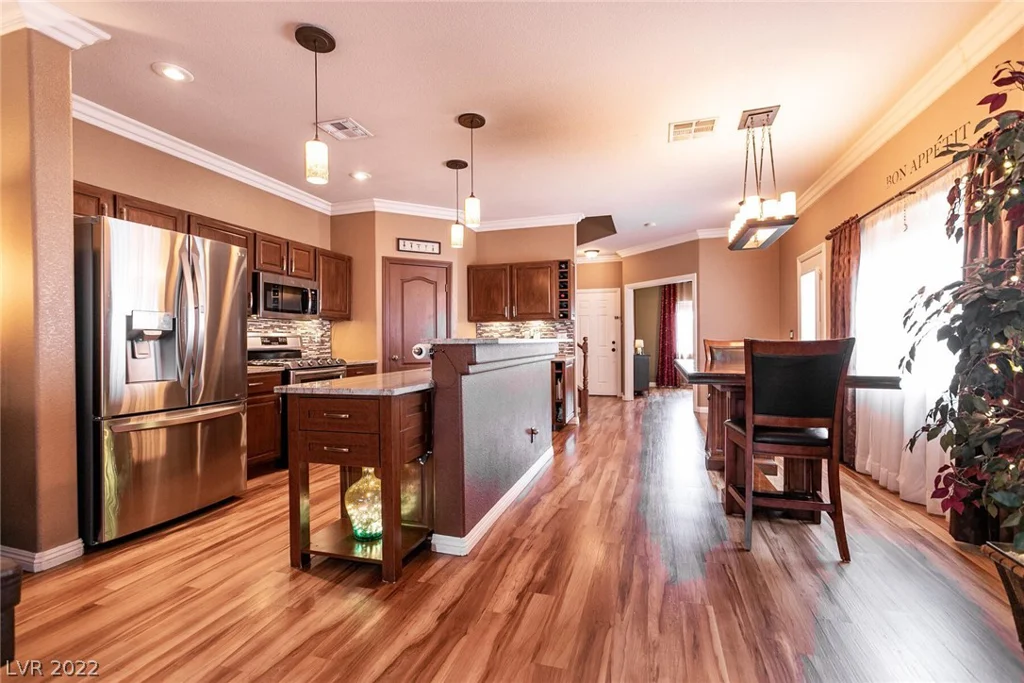 8868 Sparkling Creek, Las Vegas, NV 89143