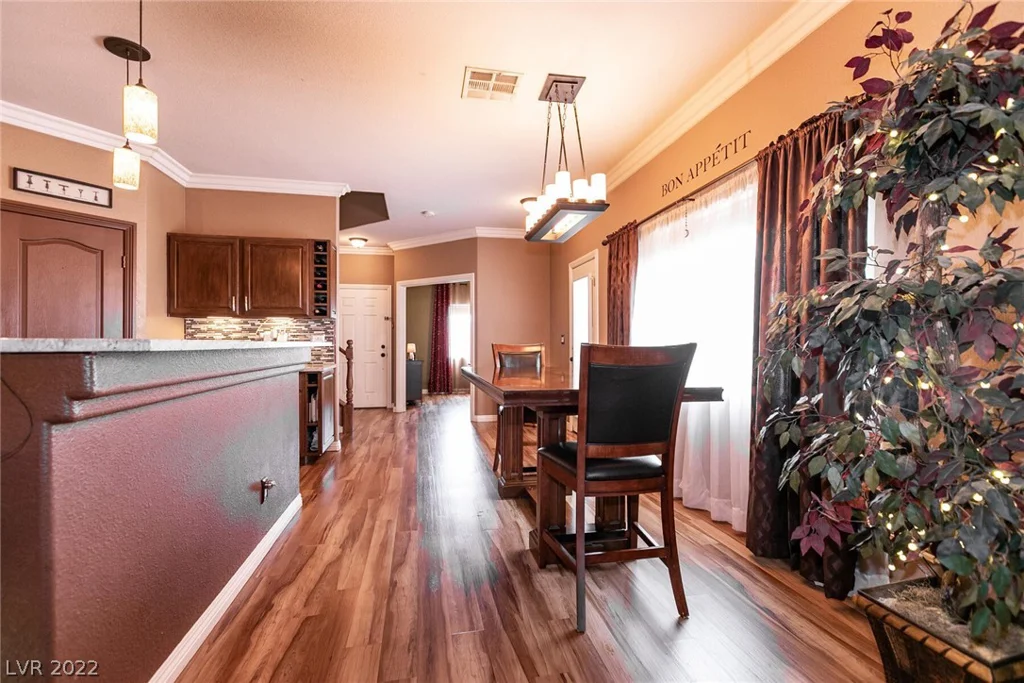 8868 Sparkling Creek, Las Vegas, NV 89143