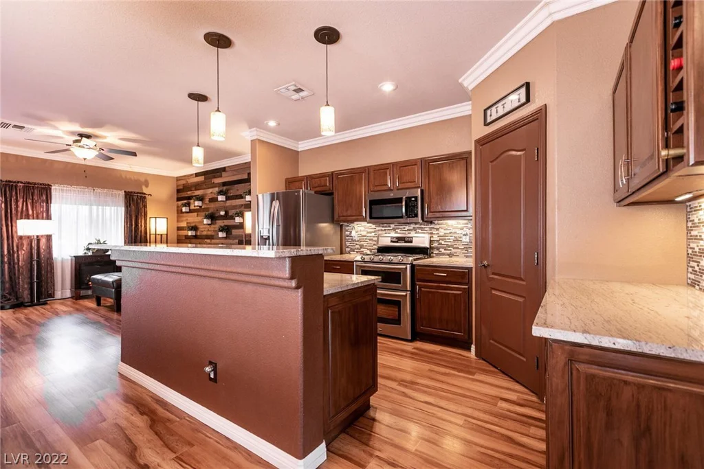 8868 Sparkling Creek, Las Vegas, NV 89143