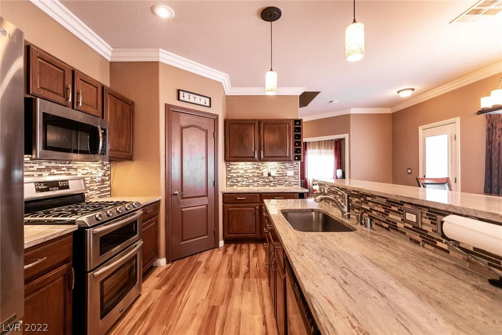 8868 Sparkling Creek, Las Vegas, NV 89143
