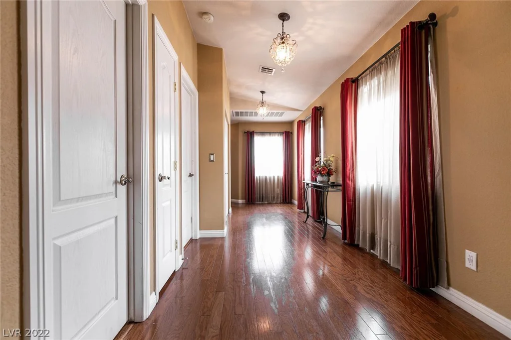 8868 Sparkling Creek, Las Vegas, NV 89143