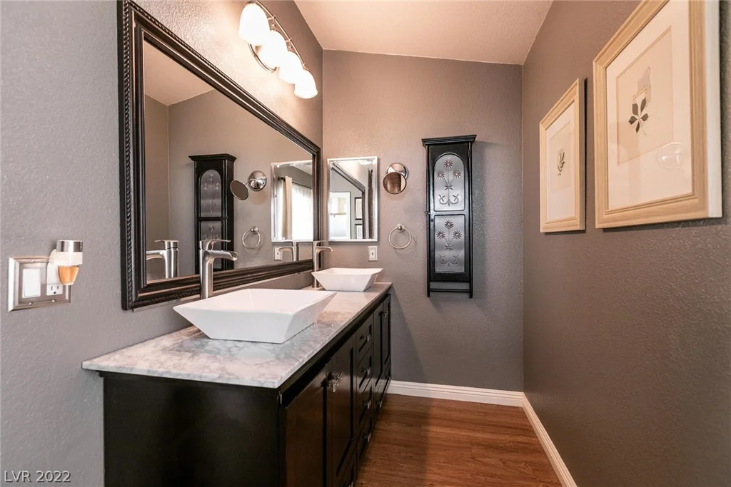 8868 Sparkling Creek, Las Vegas, NV 89143