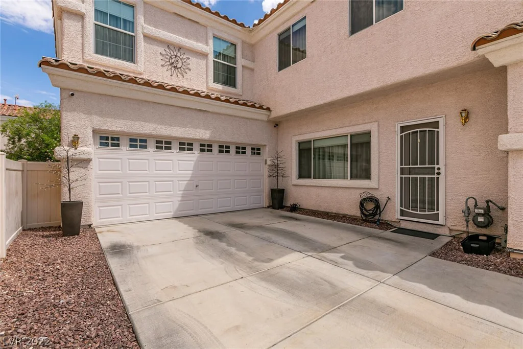 8868 Sparkling Creek, Las Vegas, NV 89143