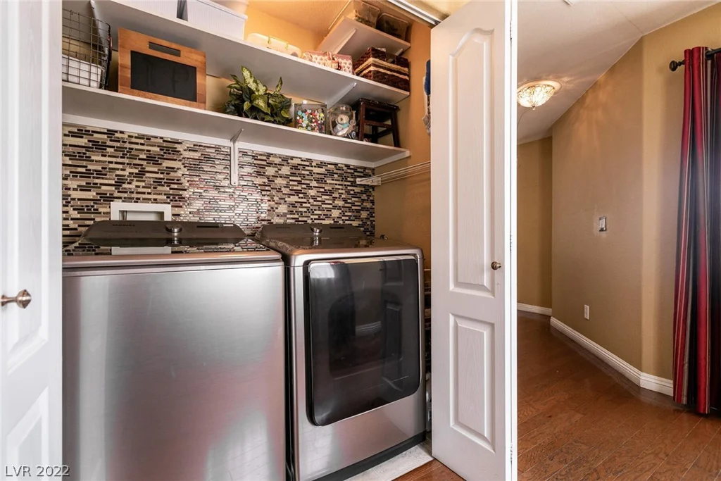 8868 Sparkling Creek, Las Vegas, NV 89143