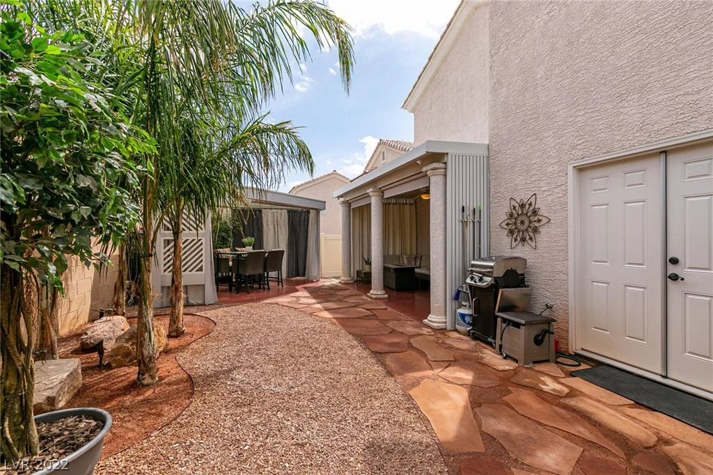 8868 Sparkling Creek, Las Vegas, NV 89143