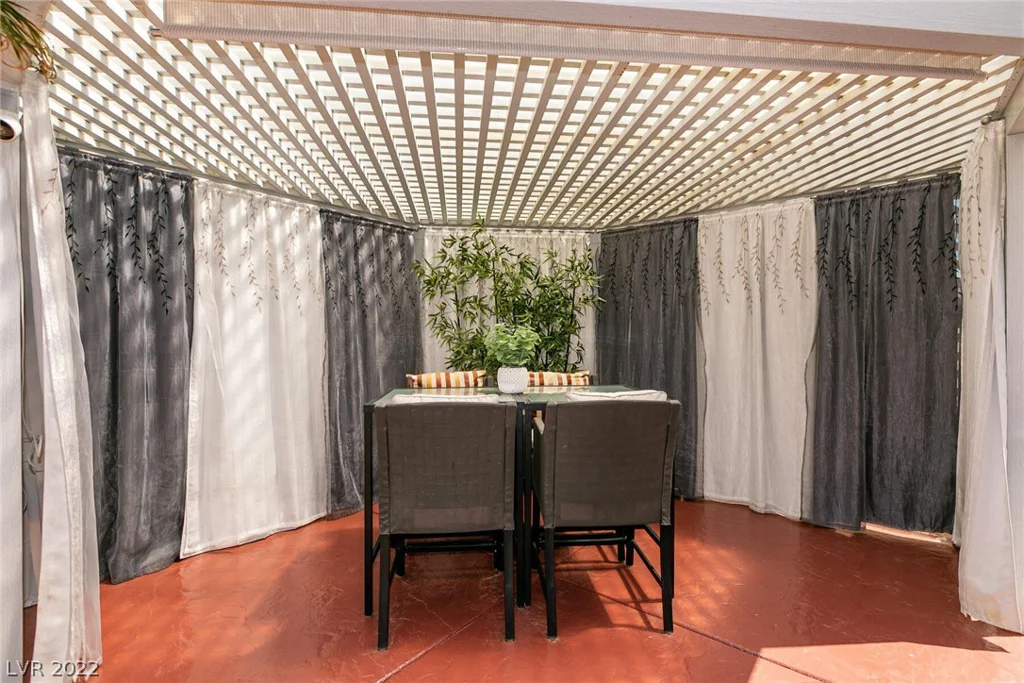 8868 Sparkling Creek, Las Vegas, NV 89143