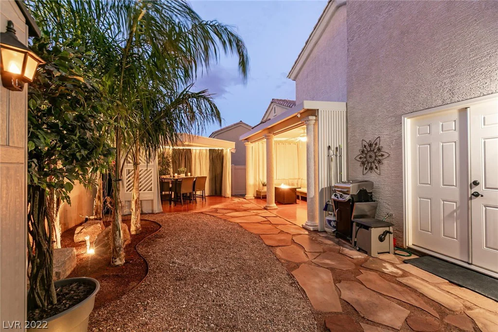 8868 Sparkling Creek, Las Vegas, NV 89143