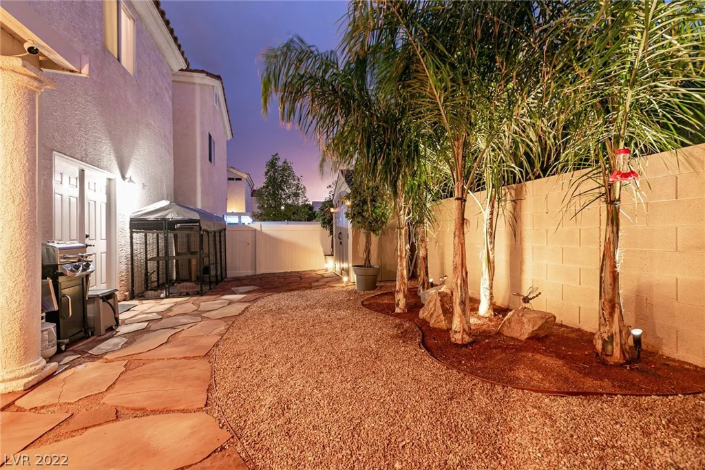 8868 Sparkling Creek, Las Vegas, NV 89143