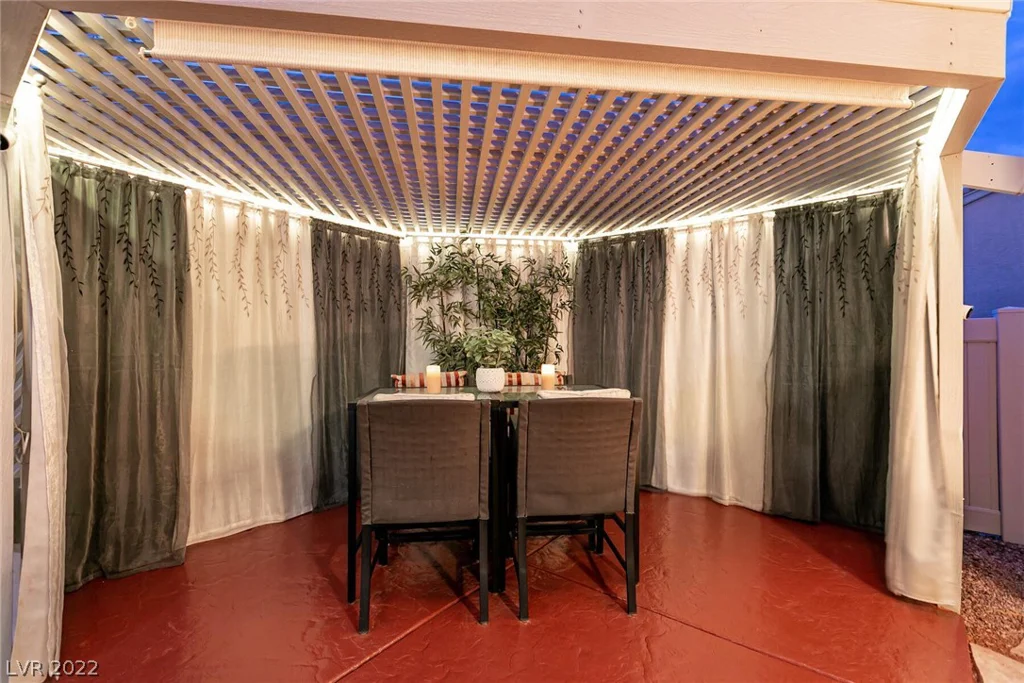 8868 Sparkling Creek, Las Vegas, NV 89143