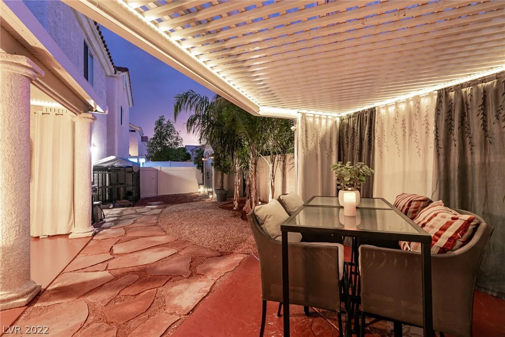 8868 Sparkling Creek, Las Vegas, NV 89143