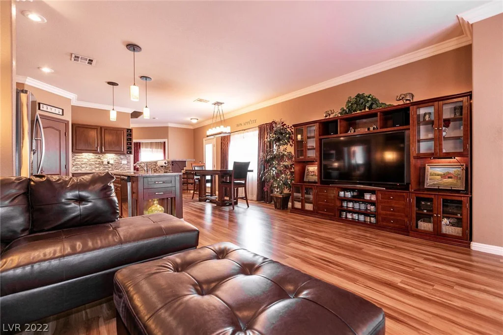 8868 Sparkling Creek, Las Vegas, NV 89143