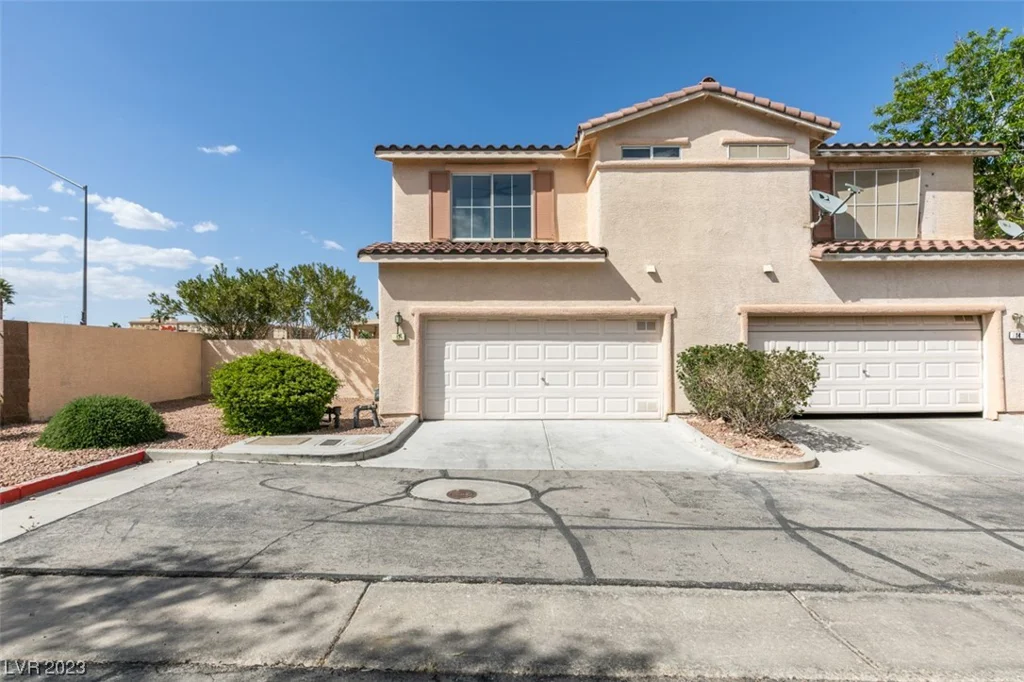 12 Belle Crest, Las Vegas, NV 89123