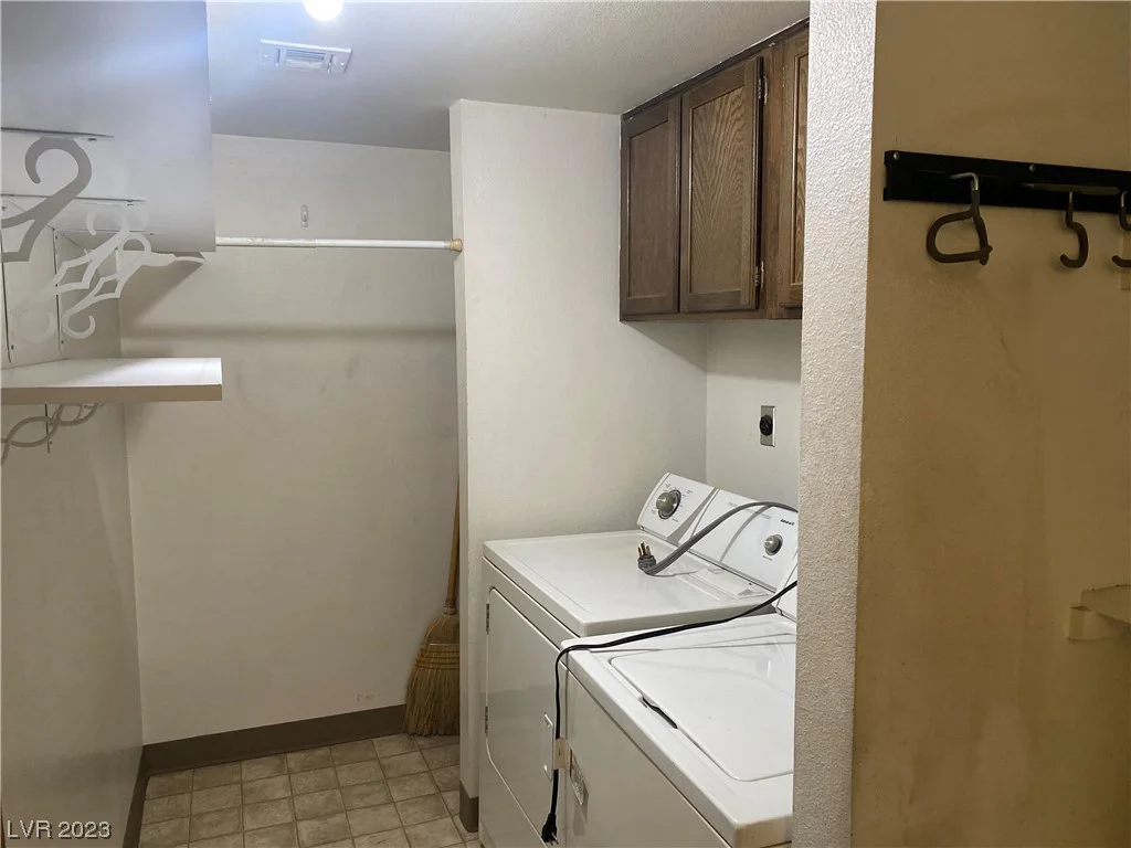 750 Royal Crest, Las Vegas, NV 89169