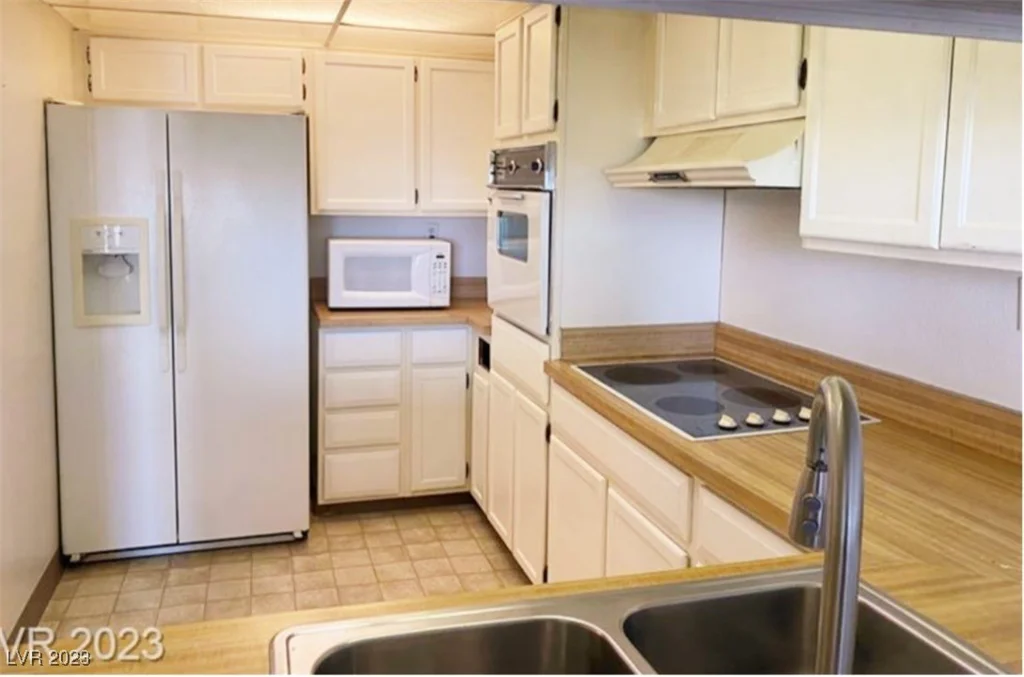 750 Royal Crest, Las Vegas, NV 89169