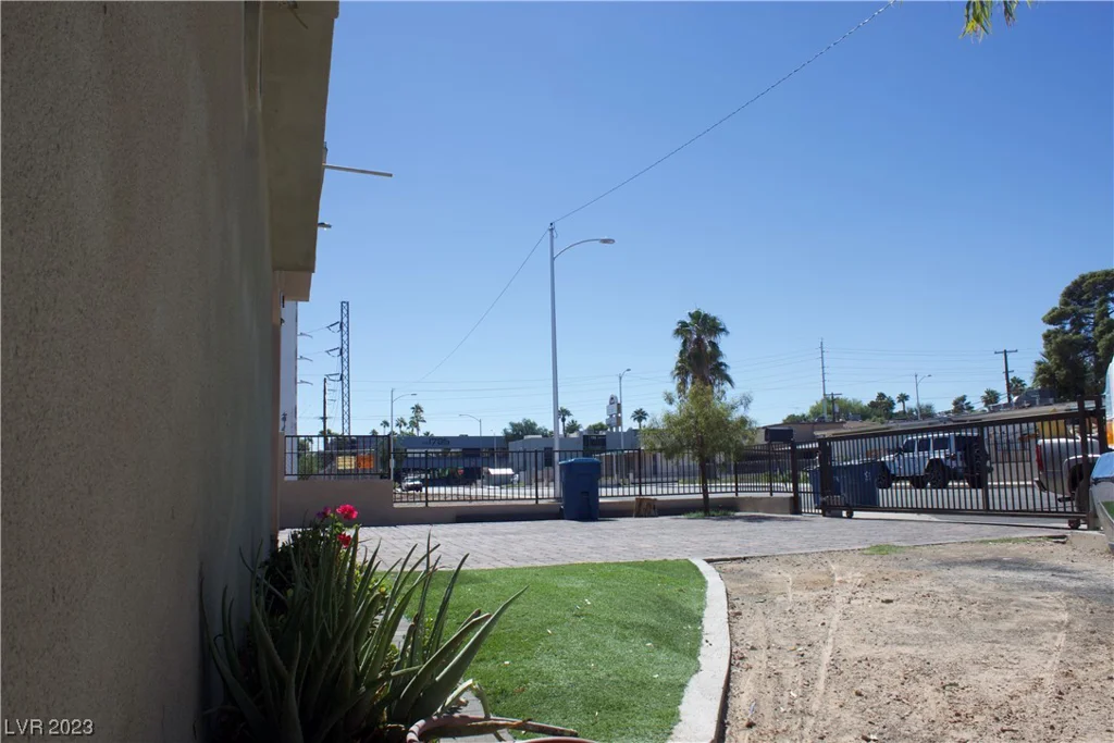 2301 17th, Las Vegas, NV 89104