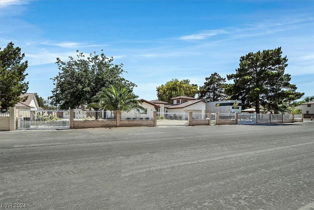 3815 Callahan, Las Vegas, NV 89120