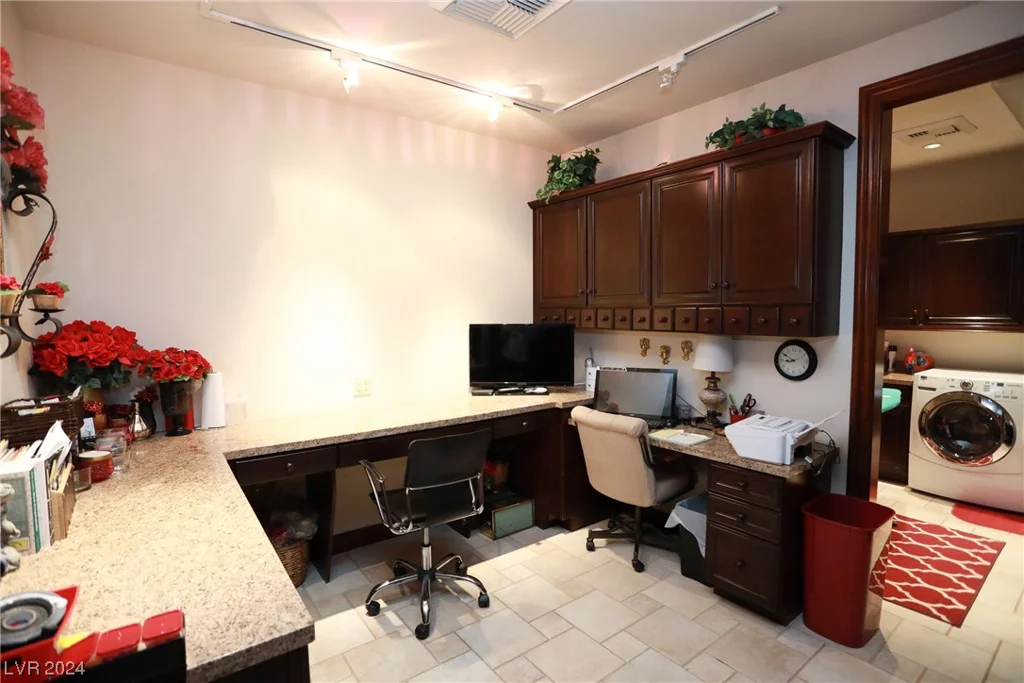 7650 Via Olivero, Las Vegas, NV 89117
