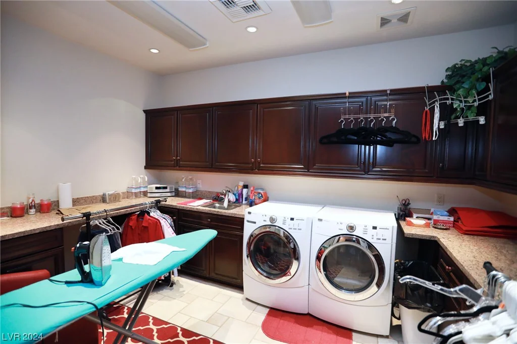 7650 Via Olivero, Las Vegas, NV 89117