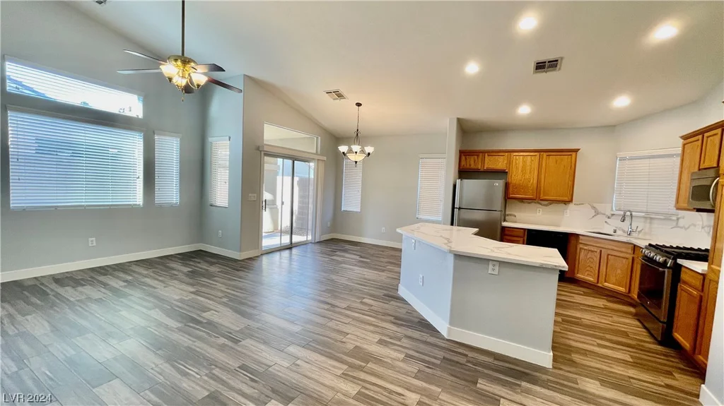7398 Shelbourne, Las Vegas, NV 89113
