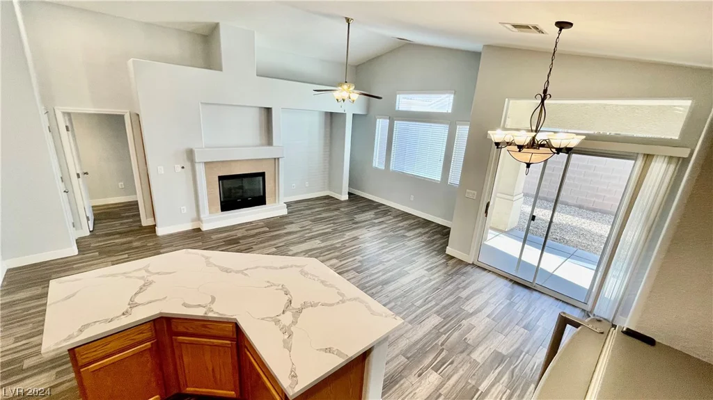 7398 Shelbourne, Las Vegas, NV 89113