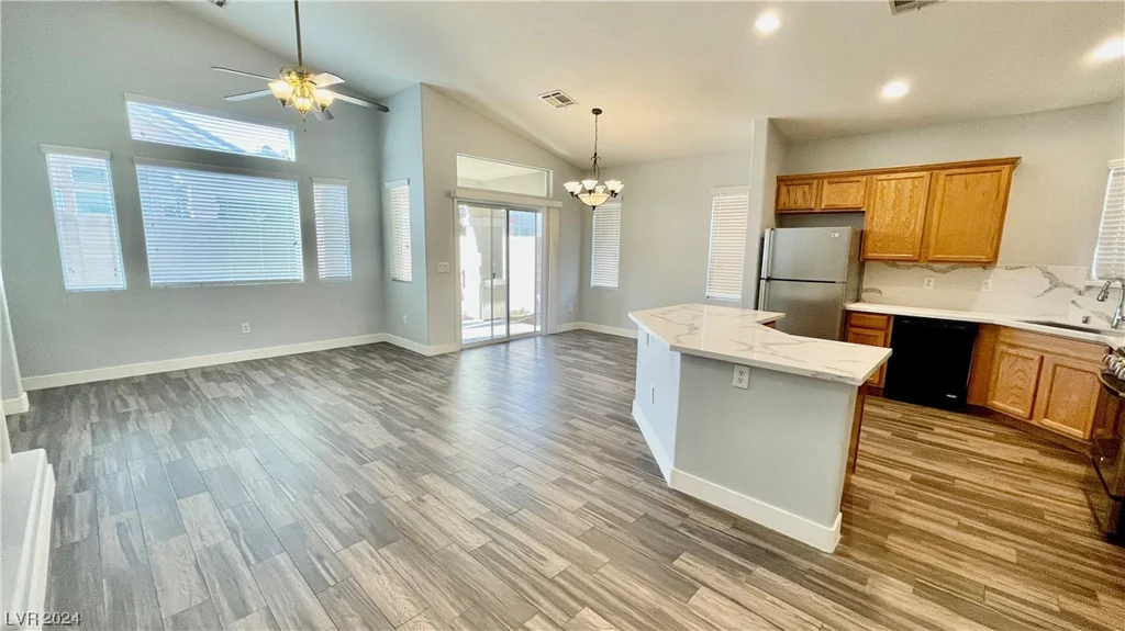 7398 Shelbourne, Las Vegas, NV 89113
