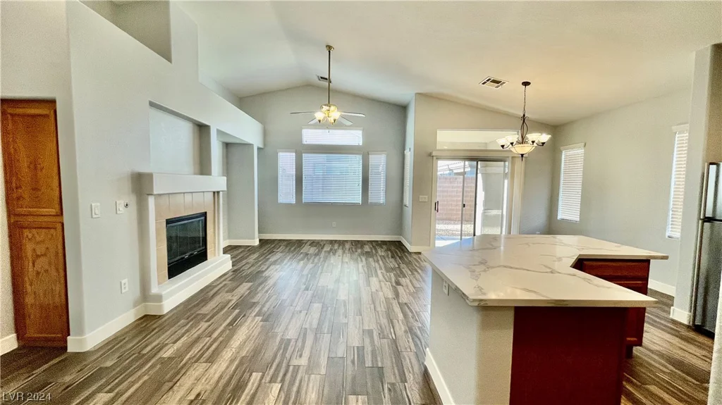 7398 Shelbourne, Las Vegas, NV 89113
