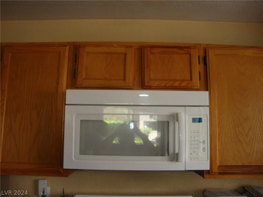 5068 Rainbow, Las Vegas, NV 89118