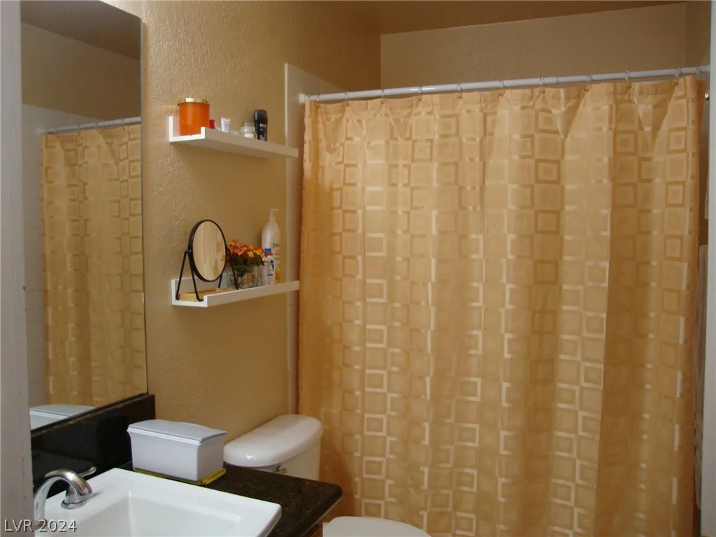 5068 Rainbow, Las Vegas, NV 89118