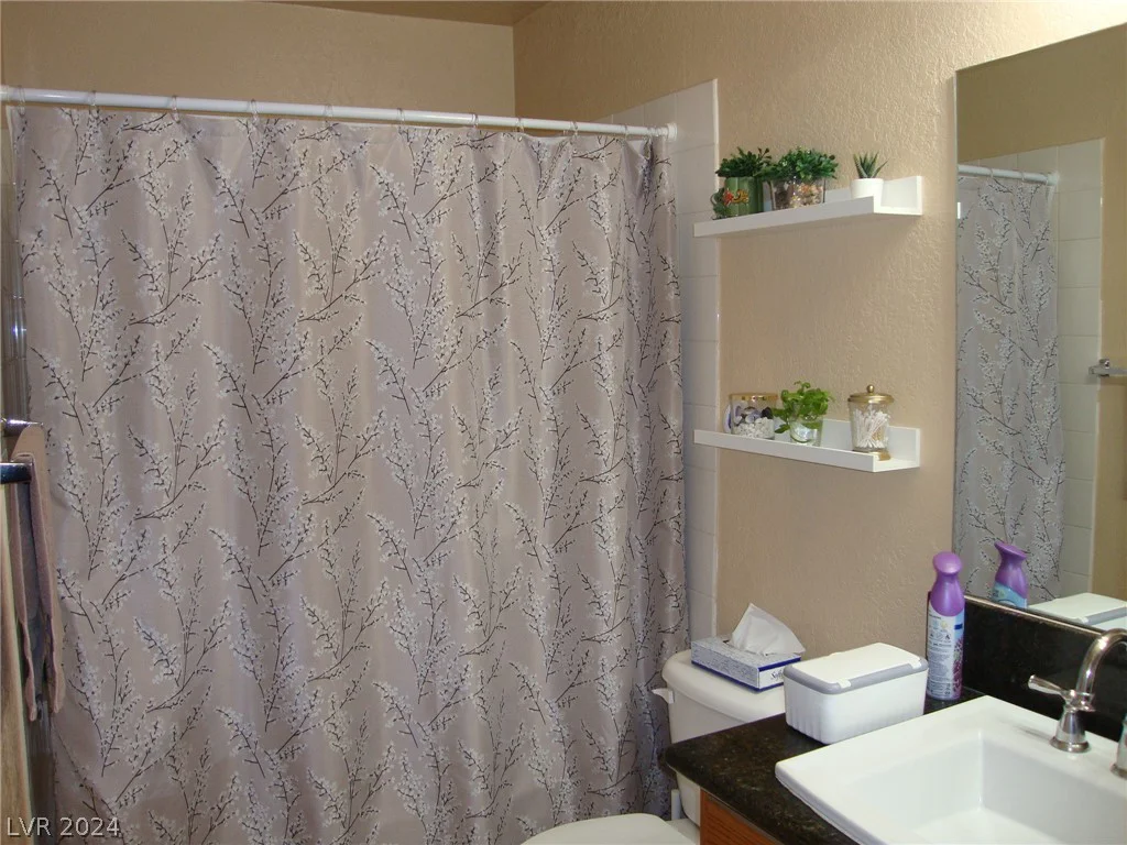5068 Rainbow, Las Vegas, NV 89118