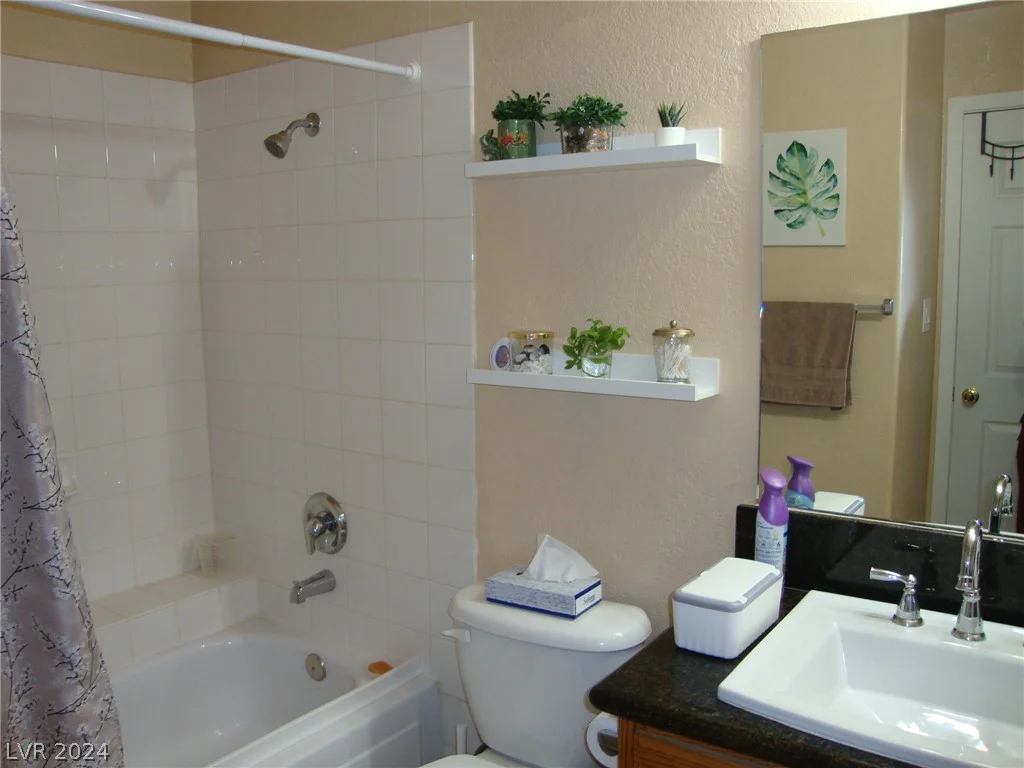 5068 Rainbow, Las Vegas, NV 89118