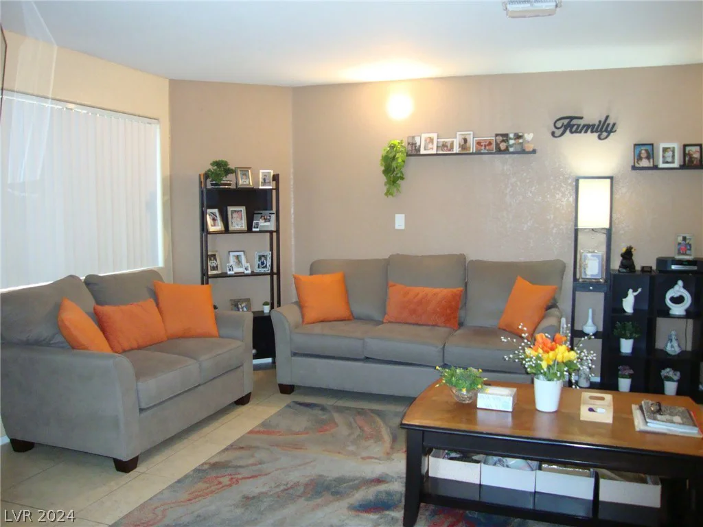 5068 Rainbow, Las Vegas, NV 89118