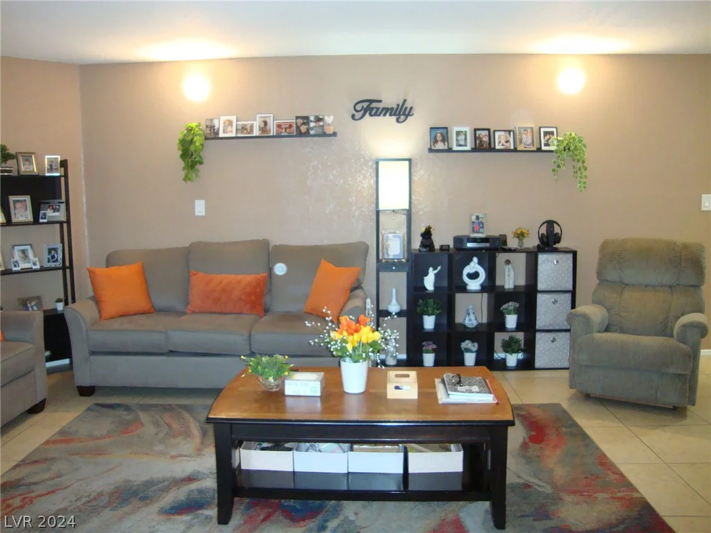 5068 Rainbow, Las Vegas, NV 89118