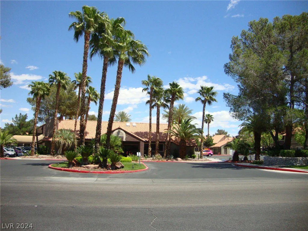 5068 Rainbow, Las Vegas, NV 89118