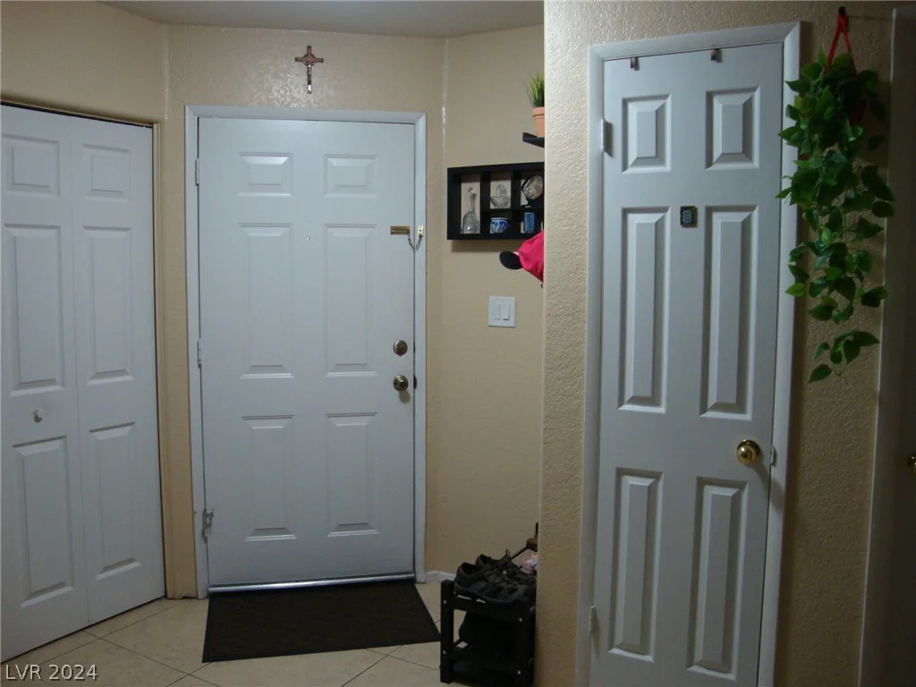 5068 Rainbow, Las Vegas, NV 89118