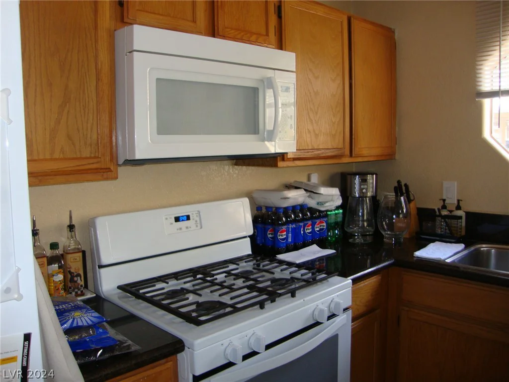 5068 Rainbow, Las Vegas, NV 89118