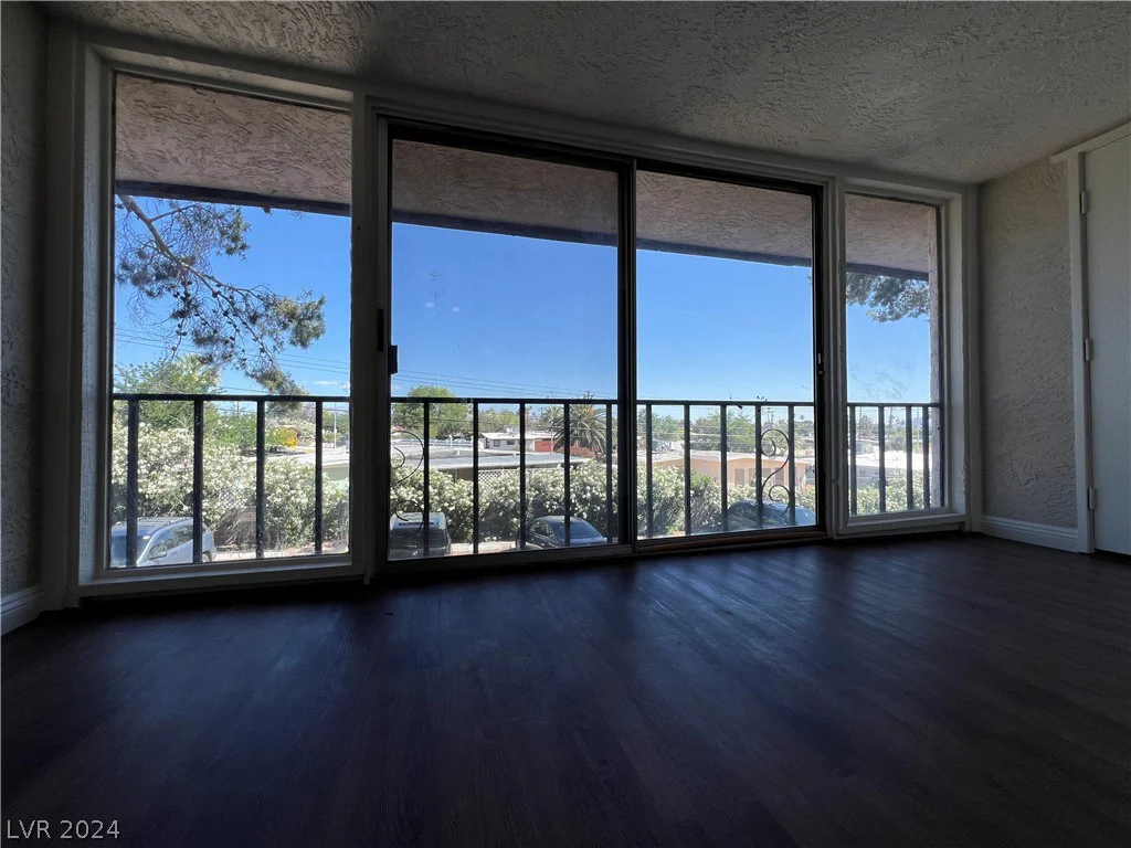 1390 Vegas Valley, Las Vegas, NV 89169