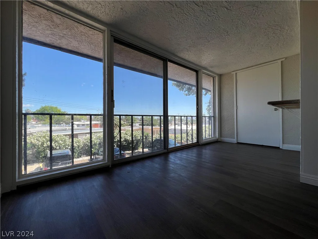 1390 Vegas Valley, Las Vegas, NV 89169