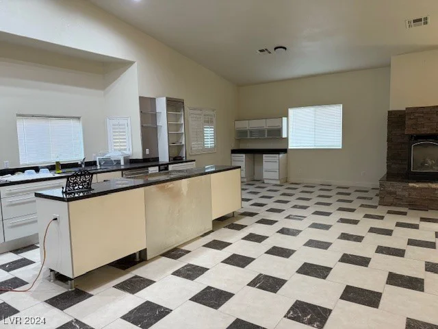 2085 Saratoga, Las Vegas, NV 89146