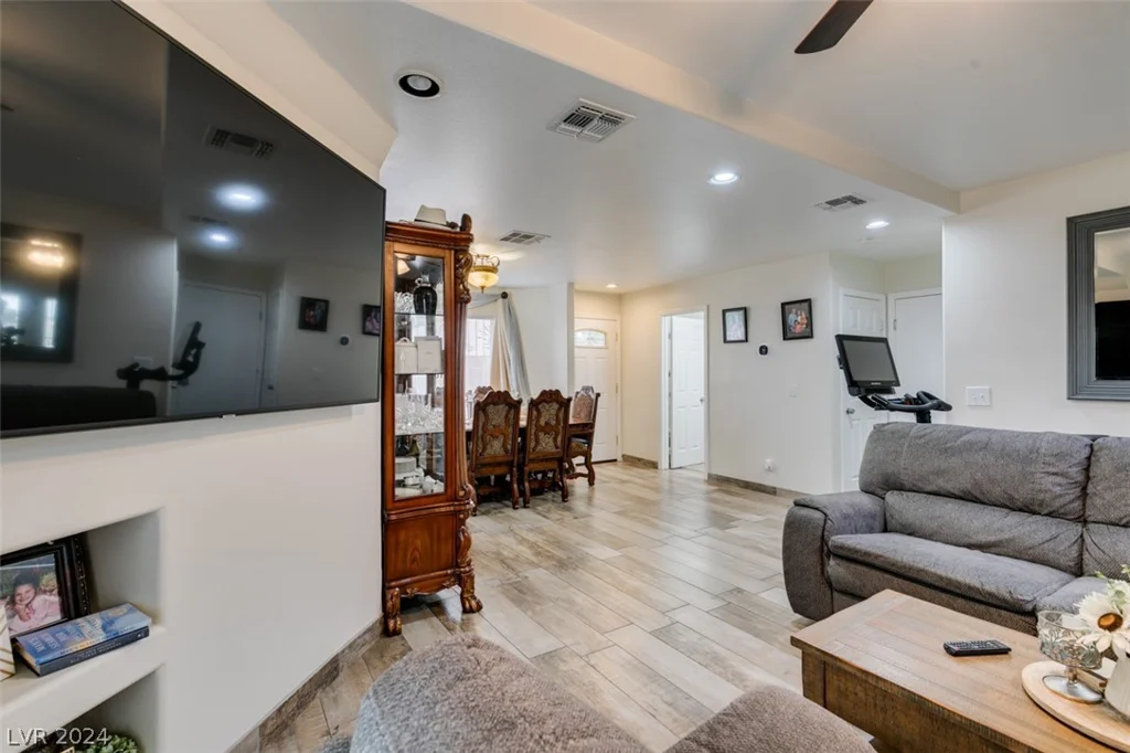 8457 Birthstone, Las Vegas, NV 89147