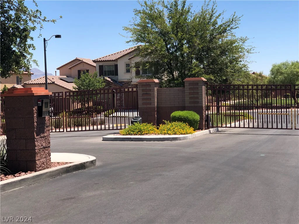 7421 Old Compton, Las Vegas, NV 89166