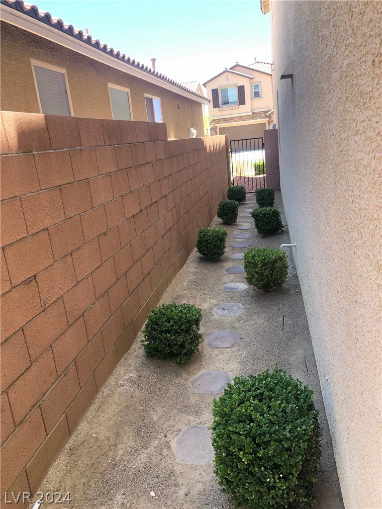7421 Old Compton, Las Vegas, NV 89166