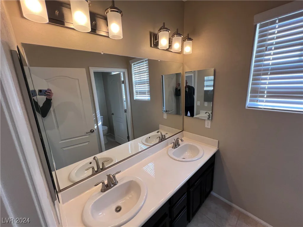 7421 Old Compton, Las Vegas, NV 89166