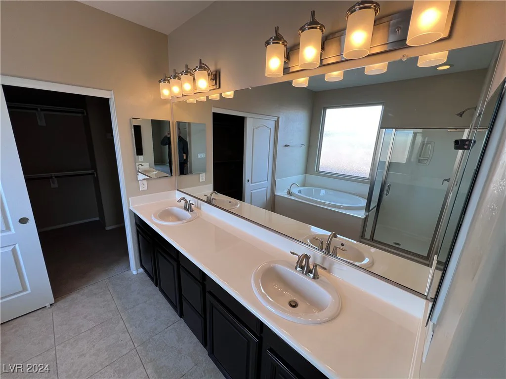 7421 Old Compton, Las Vegas, NV 89166