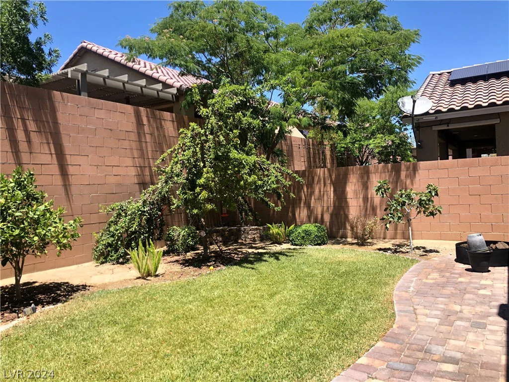 7421 Old Compton, Las Vegas, NV 89166