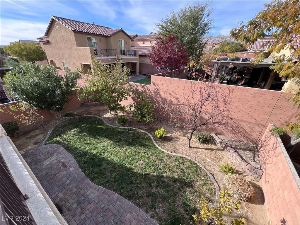 7421 Old Compton, Las Vegas, NV 89166