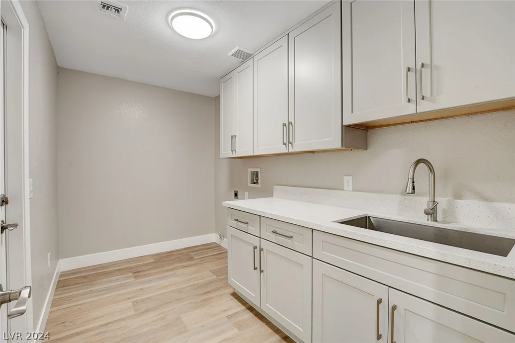 9201 Cactus Wood, Las Vegas, NV 89134
